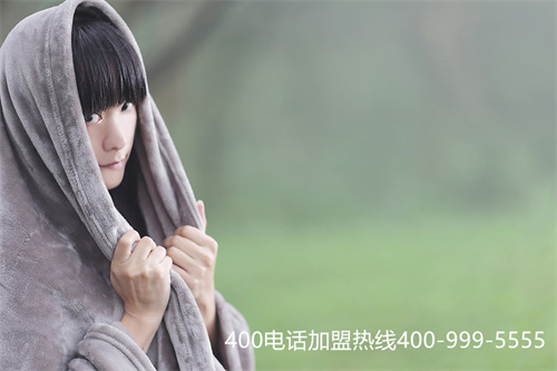 一個帶著帽子的人 一個帶著帽子的人